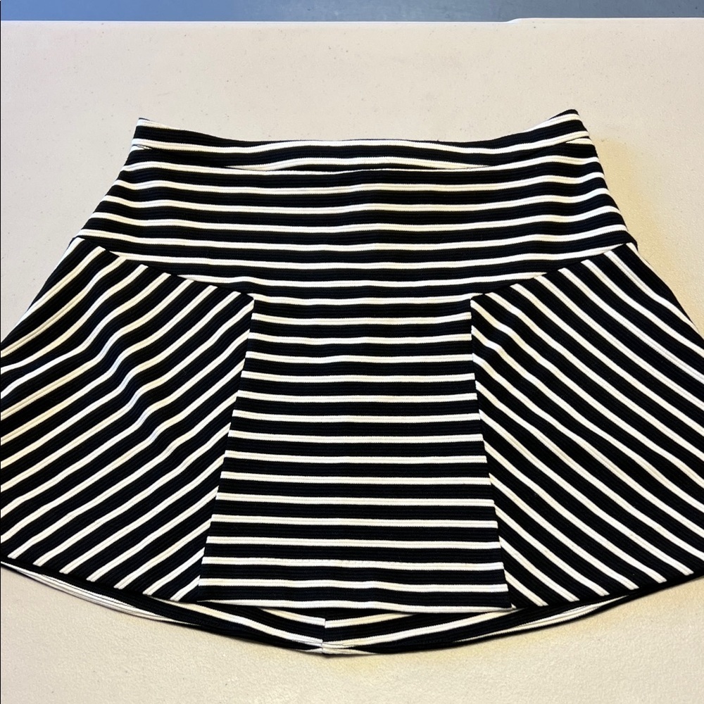 Candie's  Preppy A-Line  Black / White Mini Skirt Sz S